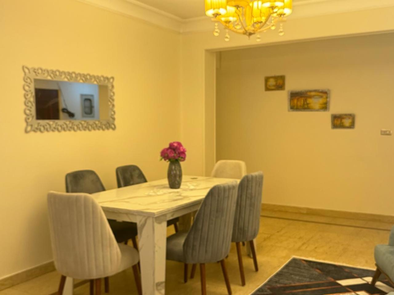 مفروشة للإيجار بشارع شهاب Apartment *